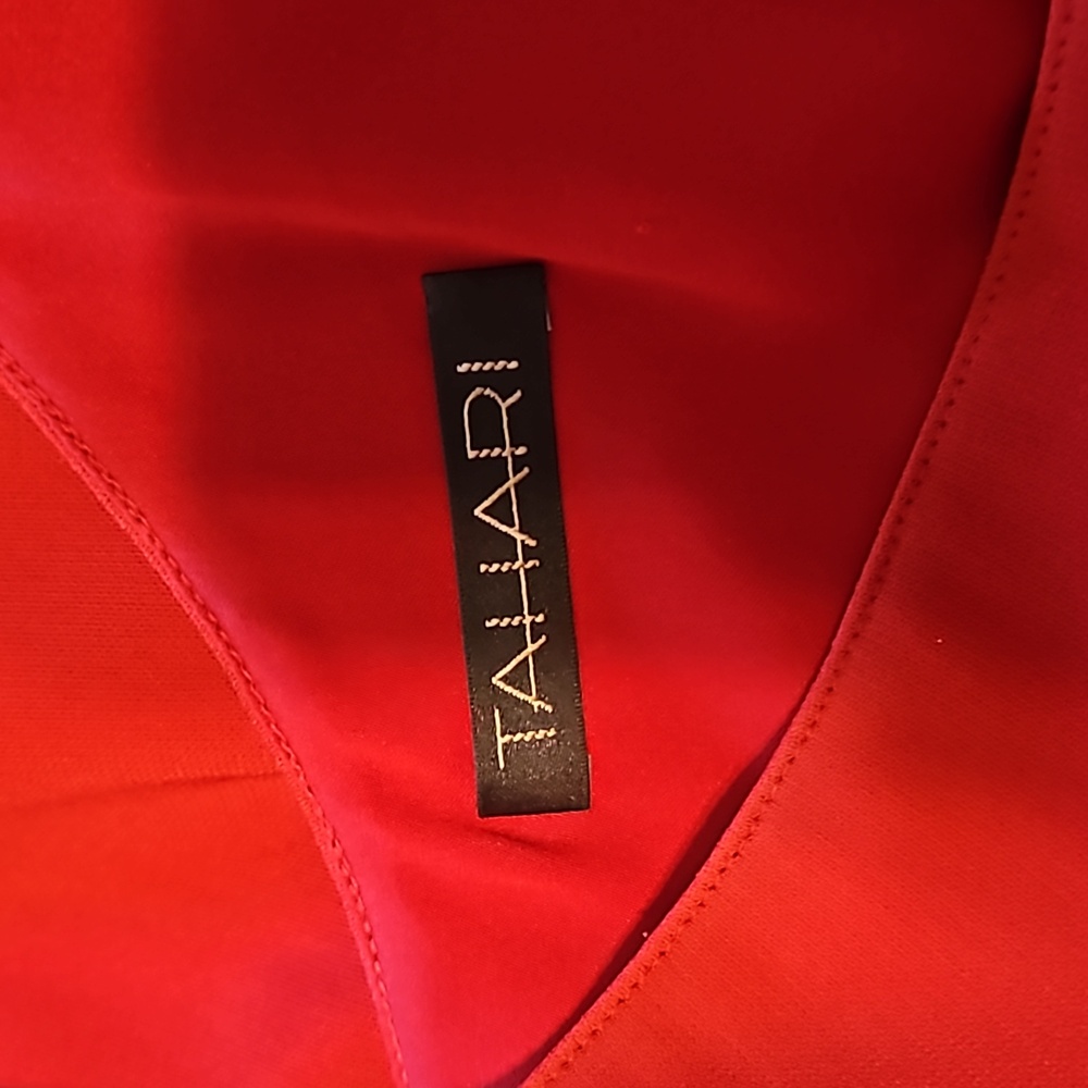 Red dress - Picture 3 of 7
